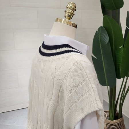 케이블 배색 니트조끼