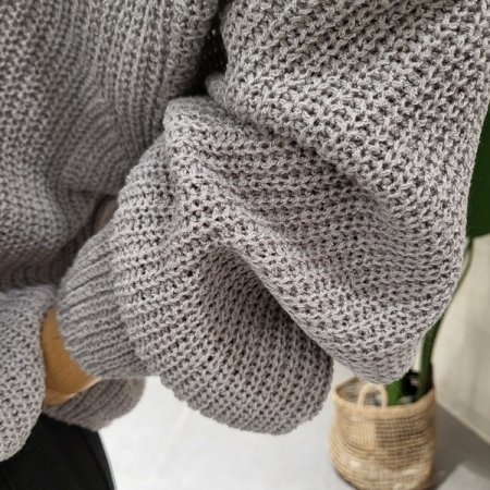 하찌 짜임 브이넥니트