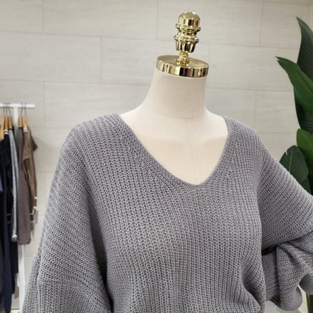 하찌 짜임 브이넥니트