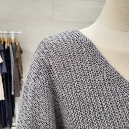 하찌 짜임 브이넥니트