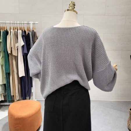 하찌 짜임 브이넥니트