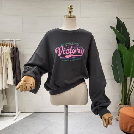 빅토리 퍼프 크롭맨투맨