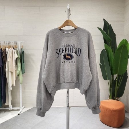 저먼 크롭 맨투맨