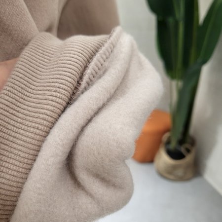 양기모 배색 버터맨투맨