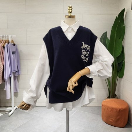 루즈핏 옆트임 레터링조끼