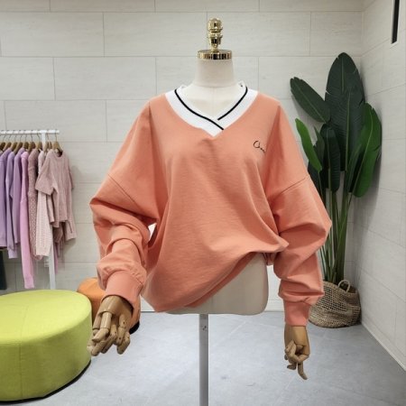 니트 배색 브이넥 맨투맨