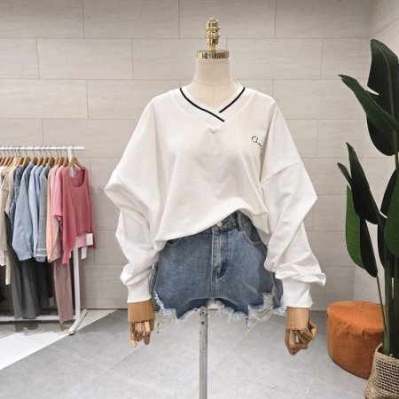 니트 배색 브이넥 맨투맨