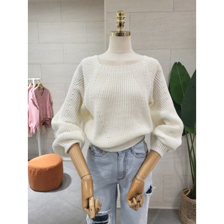 하찌 스퀘어넥 볼륨니트