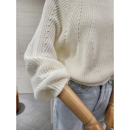 하찌 스퀘어넥 볼륨니트