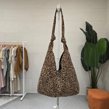 매듭 호피 숄터백