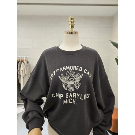 밑단 사선 독수리맨투맨