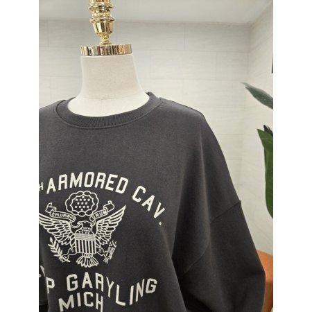 밑단 사선 독수리맨투맨