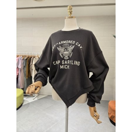 밑단 사선 독수리맨투맨