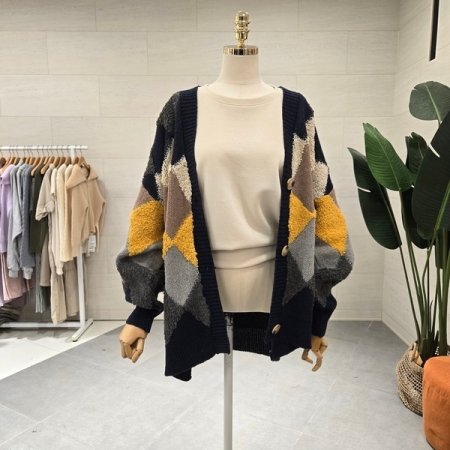 부클 멀티아가일 박스 가디건