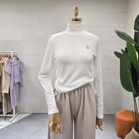 텐션 자수 라인목폴라티셔츠