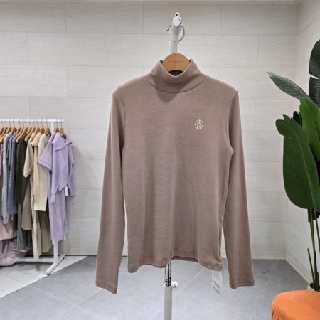 텐션 자수 라인목폴라티셔츠