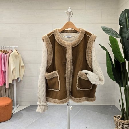 둥근넥 무스탕조끼