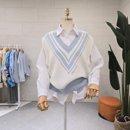 루즈핏 라인 브이 니트조끼