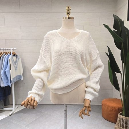 루즈핏 하찌크롭 브이니트