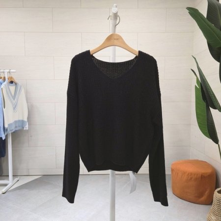 루즈핏 하찌크롭 브이니트