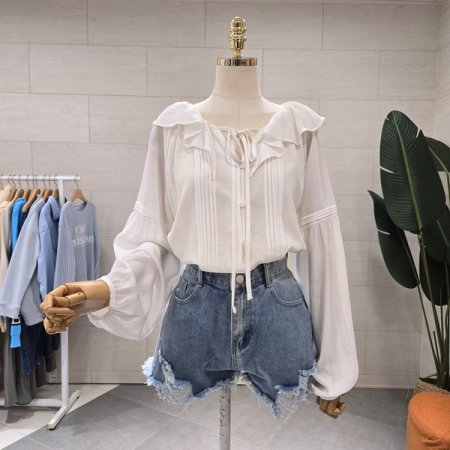 크리미 프릴 블라우스