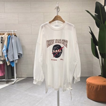 루즈핏 스페이스 긴팔티셔츠