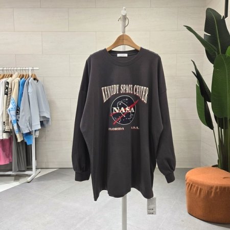 루즈핏 스페이스 긴팔티셔츠