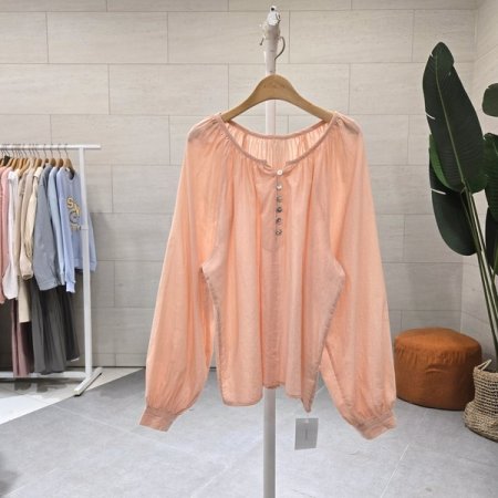 셔링 넥 볼륨 블라우스