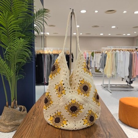 탄탄 플라워 짜임 뜨게가방