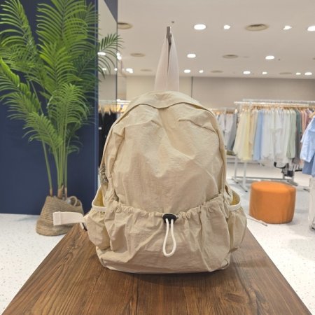 조리개 포인트 폴리백팩