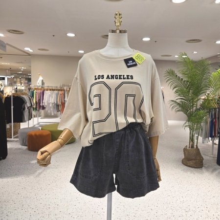 루즈핏 넥라벨 반팔티셔츠