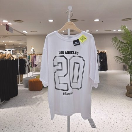 루즈핏 넥라벨 반팔티셔츠