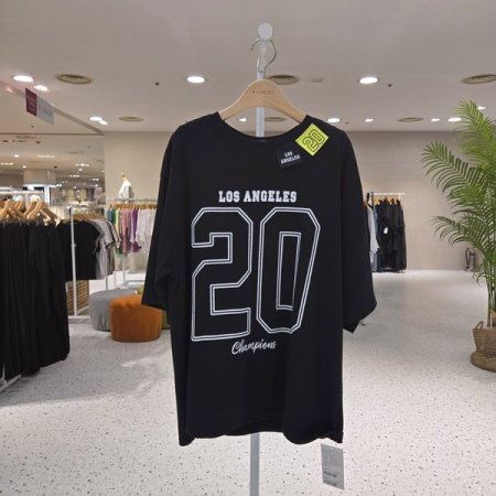 루즈핏 넥라벨 반팔티셔츠