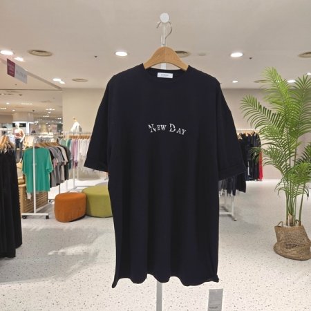 절개 뉴데이 자수 티셔츠