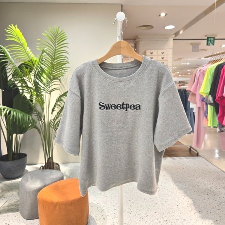 톡톡 스윗피 자수티셔츠