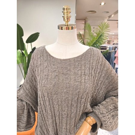 루즈핏 입술꽈 니트