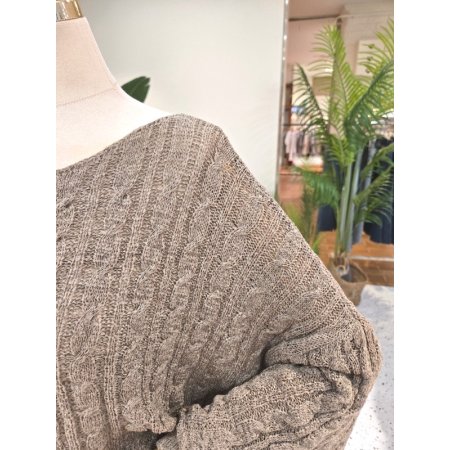 루즈핏 입술꽈 니트