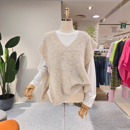 트임포인트 레이어드 니트조끼