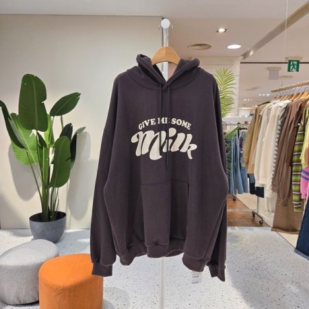 루즈핏 밀크 후드맨투맨