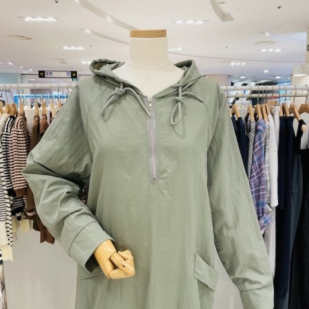 후드 하프 반집업 원피스