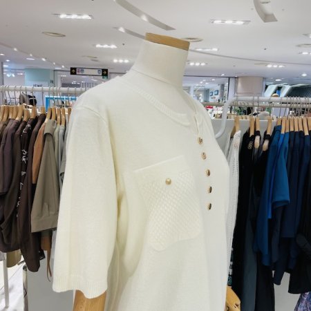 브이넥 단추 반팔 니트