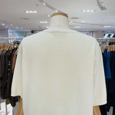 브이넥 단추 반팔 니트