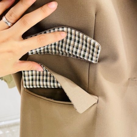 배색 체크 뒷 버튼 자켓