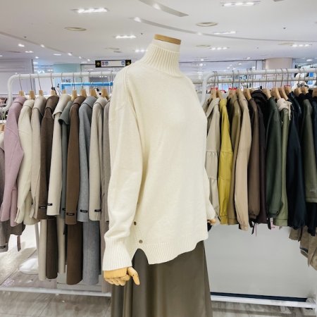 양 사선 단추 반목 니트