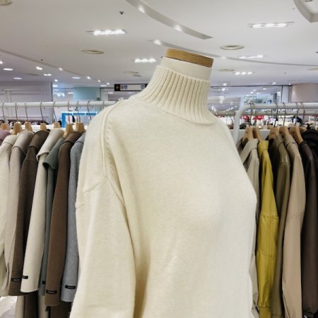 양 사선 단추 반목 니트