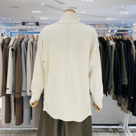 양 사선 단추 반목 니트