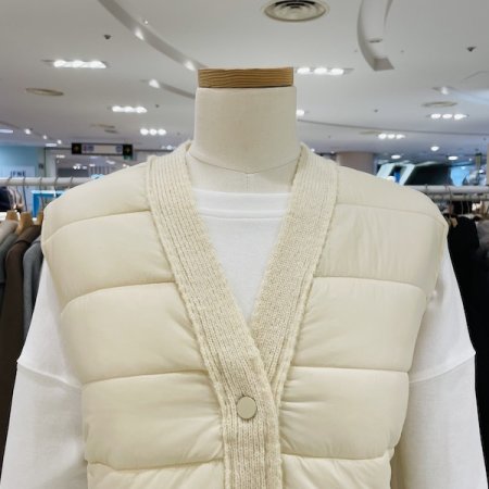 브이넥 배색 패딩 베스트