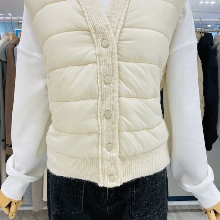 브이넥 배색 패딩 베스트