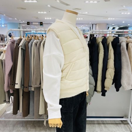 브이넥 배색 패딩 베스트