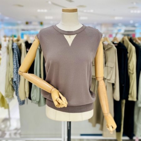 S브로치 민소매 니트